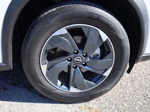 Used 2024 Nissan Rogue SV image 14