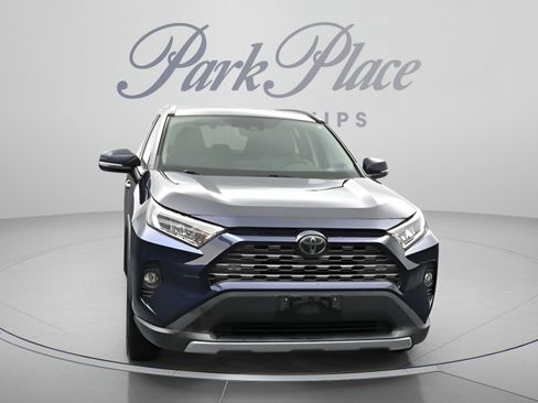 Used 2019 Toyota RAV4 Limited w/ Cold Weather Package FWD image 27