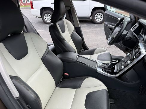 Used 2016 Volvo V60 T5 Cross Country w/ Climate Package AWD/4WD image 26