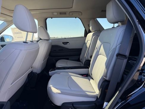 New 2026 Nissan Pathfinder SL image 14