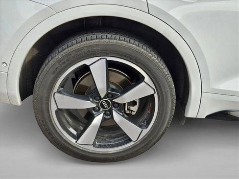 Used 2023 Audi Q5 2.0T Prestige w/ Prestige Package image 25