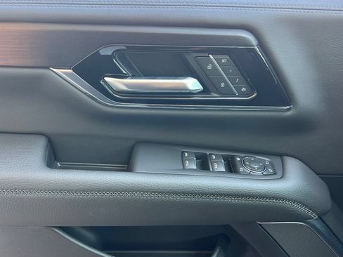 New 2026 GMC Yukon Denali w/ Denali Reserve Package AWD/4WD image 9