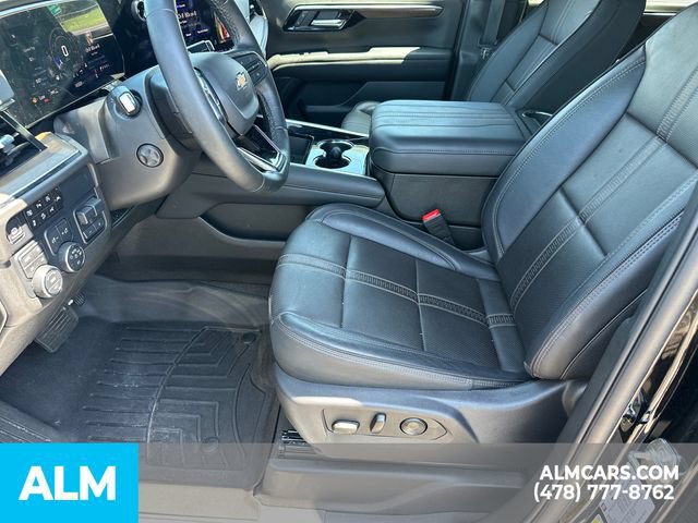 Used 2025 Chevrolet Suburban High Country AWD/4WD image 10
