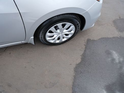 Used 2020 Nissan Versa S image 32