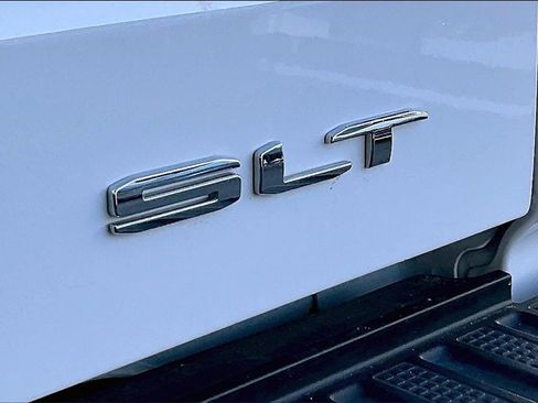 Used 2025 GMC Sierra 1500 SLT image 8