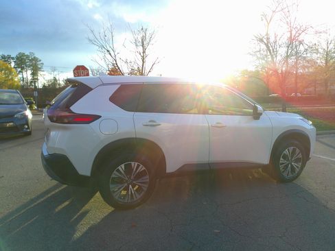 Used 2023 Nissan Rogue SV image 13