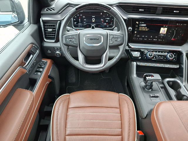 Used 2025 GMC Sierra 1500 Denali Ultimate AWD/4WD image 3