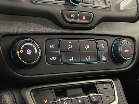 Used 2022 GMC Terrain SLE image 18