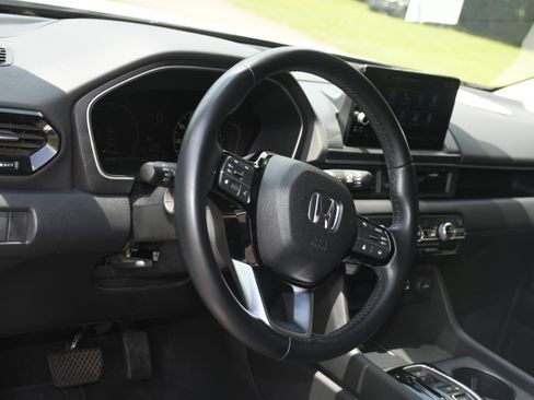 Used 2025 Honda Pilot EX-L image 8