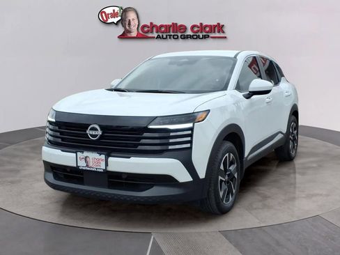 Used 2025 Nissan Kicks SV AWD/4WD image 1