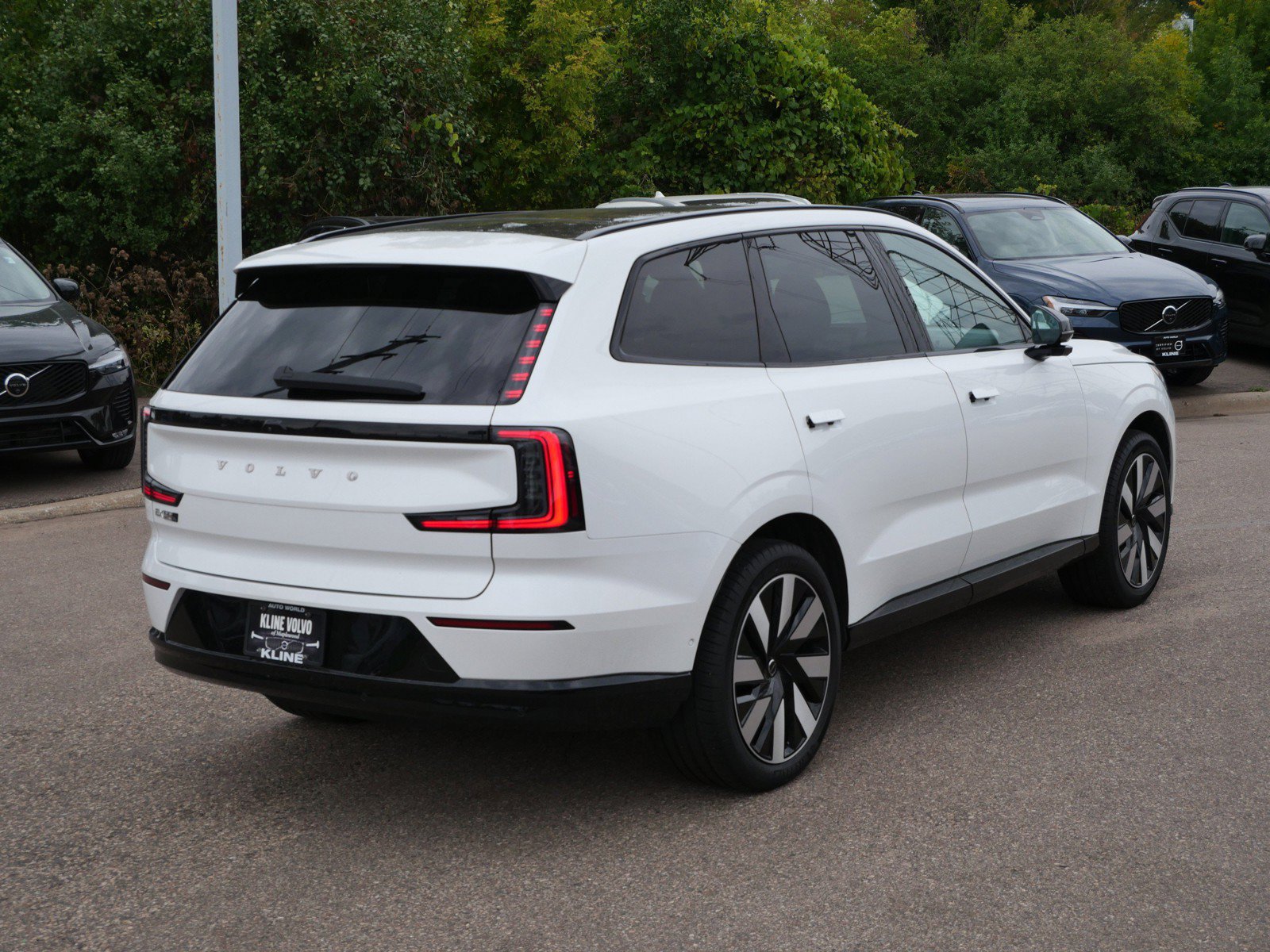 Certified 2025 Volvo EX90 Plus AWD/4WD image 7