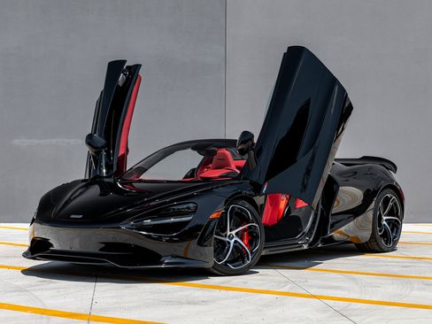 Used 2024 McLaren 750S Spider image 2