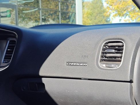 Used 2015 Dodge Charger SXT image 26