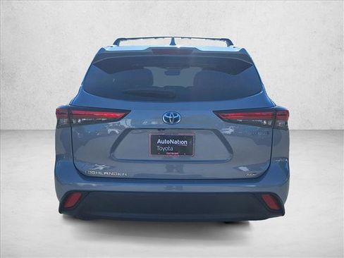 Used 2023 Toyota Highlander Bronze Edition image 6