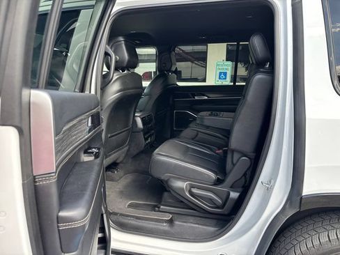 Used 2024 Jeep Wagoneer Series II w/ Flexible Seating Group AWD/4WD image 22