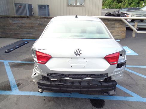 Used 2013 Volkswagen Passat 2.5 SE image 8