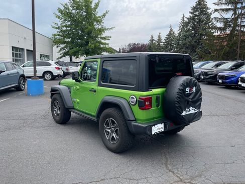 Used 2018 Jeep Wrangler Sport AWD/4WD image 3