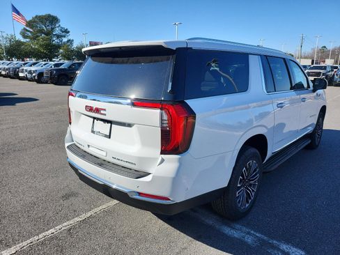 New 2026 GMC Yukon XL Elevation image 3