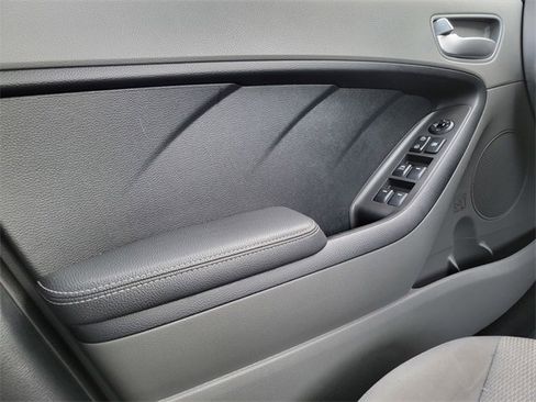Used 2017 Kia Forte LX image 36
