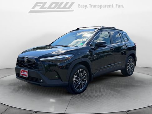 Certified 2026 Toyota Corolla Cross XLE AWD/4WD image 4