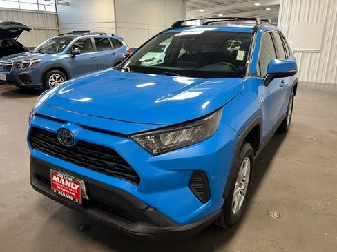 Used 2019 Toyota RAV4 LE w/ Carpet Mat Package AWD/4WD image 7