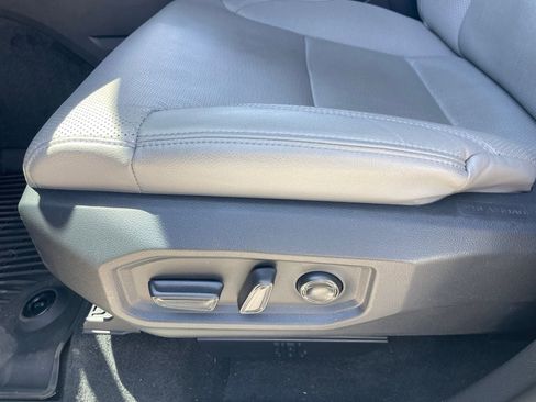 Used 2025 Toyota Tundra Limited AWD/4WD image 5