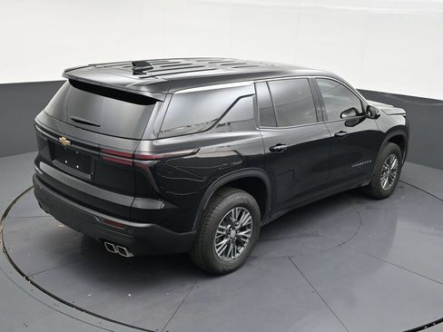 Used 2025 Chevrolet Traverse LT FWD image 15