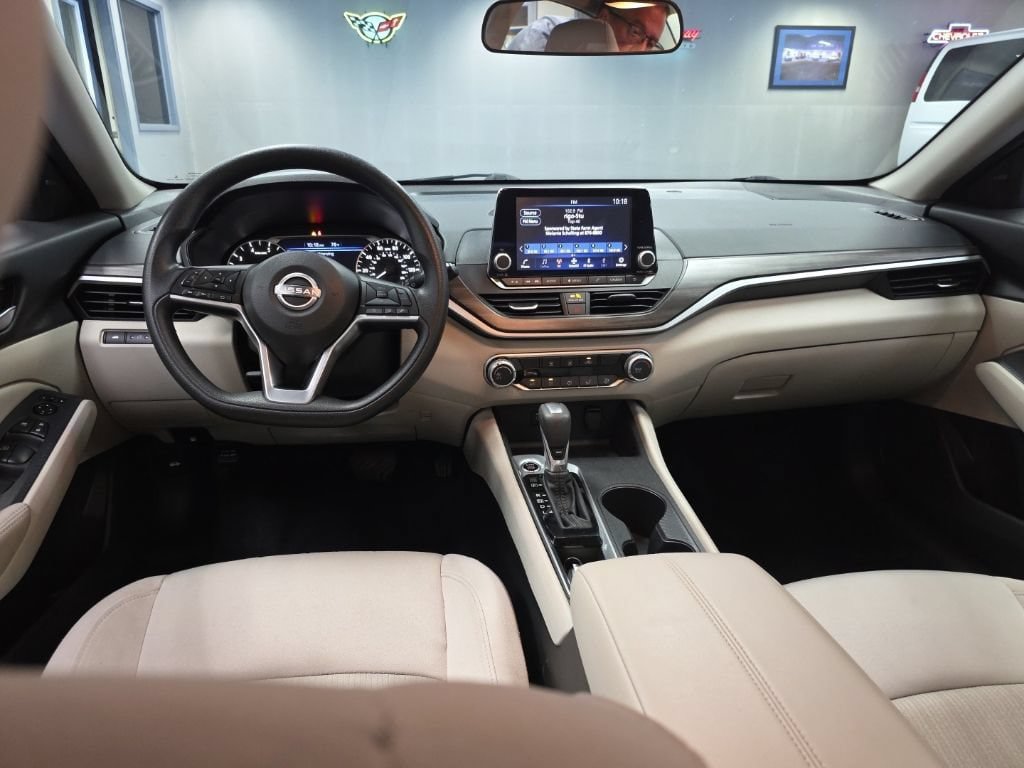 Used 2025 Nissan Altima 2.5 SV FWD image 19