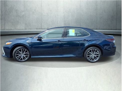 Certified 2021 Toyota Camry XLE image 5