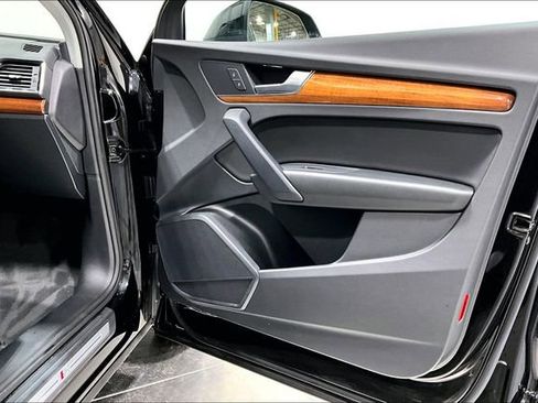 Used 2023 Audi Q5 2.0T Premium w/ Convenience Package image 18