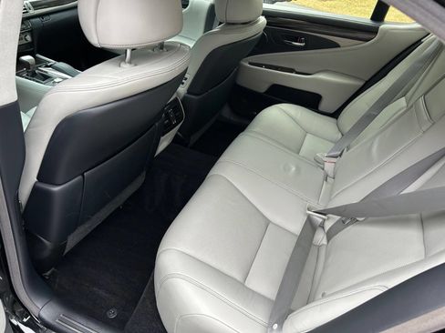 Used 2013 Lexus LS 460 AWD w/ Comfort Pkg image 11