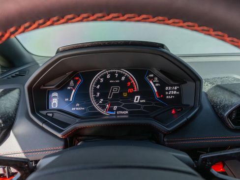 Used 2022 Lamborghini Huracan EVO RWD image 58