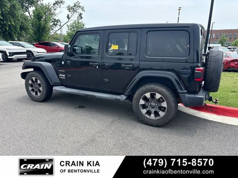 Used 2018 Jeep Wrangler Unlimited Sahara AWD/4WD image 3
