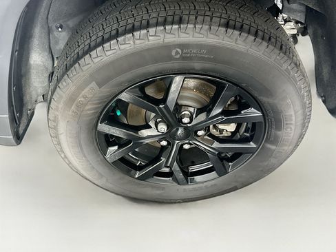 Used 2024 Jeep Grand Cherokee Altitude AWD/4WD image 11