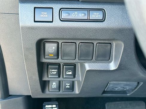 Used 2025 Nissan Frontier PRO-4X AWD/4WD image 10