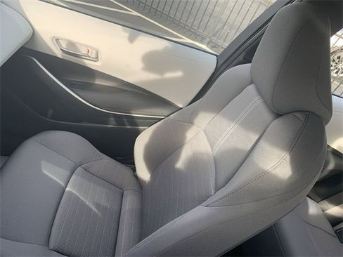 Used 2025 Toyota Corolla SE image 29