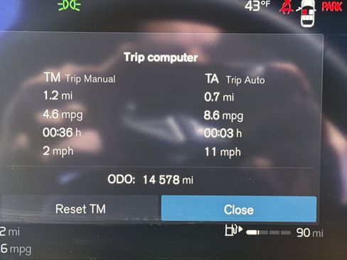 Used 2025 Volvo XC40 B5 Core image 22