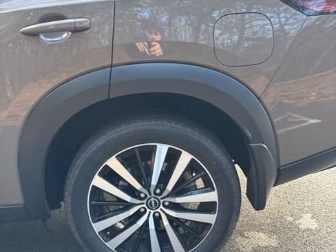 Used 2024 Nissan Pathfinder Platinum image 33