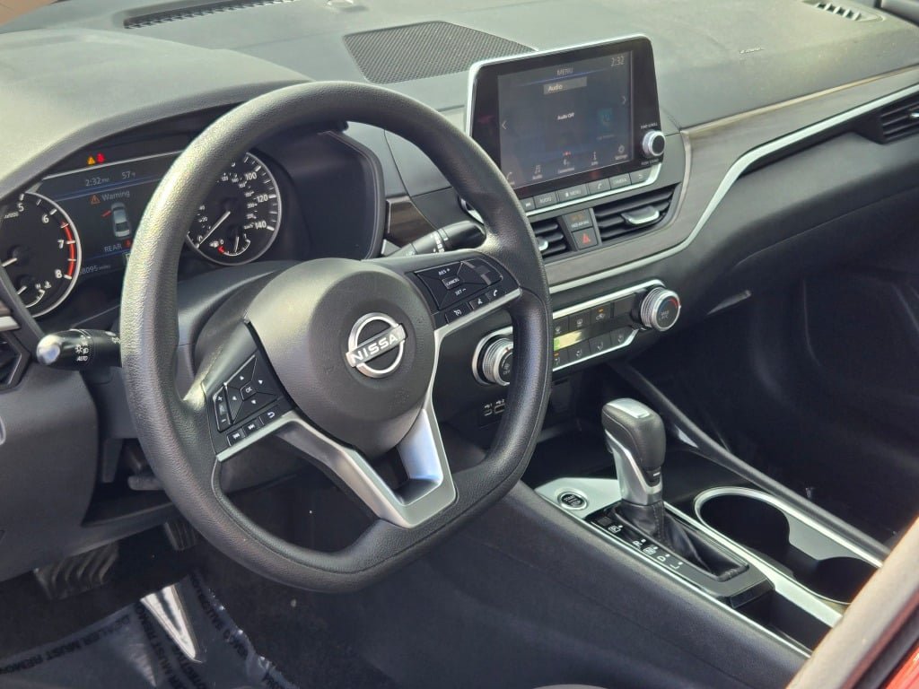 Used 2024 Nissan Altima 2.5 SV FWD image 21