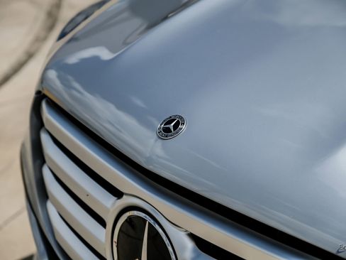 Used 2025 Mercedes-Benz GLS 580 4MATIC image 31