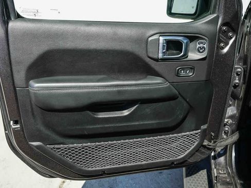 Used 2020 Jeep Wrangler Unlimited Sahara w/ Uconnect 4C Nav & Sound Group AWD/4WD image 21