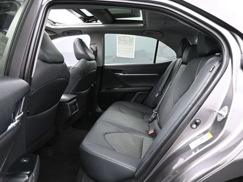 Used 2018 Toyota Camry XSE FWD image 15