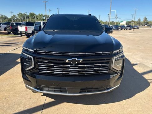Used 2025 Chevrolet Suburban High Country AWD/4WD image 2
