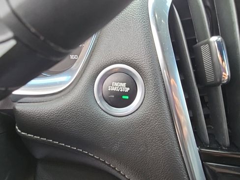 Used 2023 Chevrolet Traverse LT w/ Rear Camera Mirror Package image 26