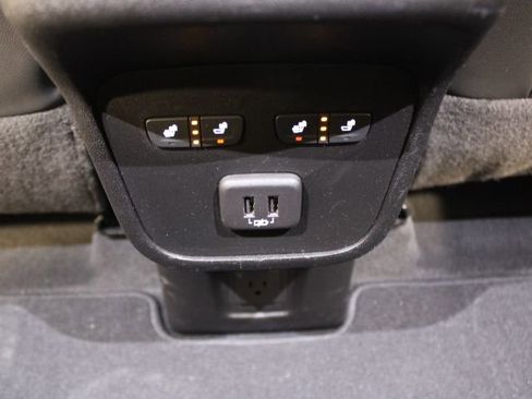 Used 2022 Chevrolet Equinox Premier image 24