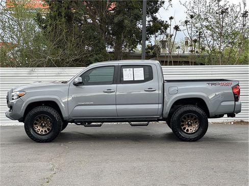 Used 2019 Toyota Tacoma TRD Sport image 13