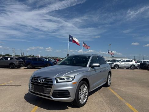 Used 2019 Audi Q5 2.0T Premium Plus w/ Premium Plus Package AWD/4WD image 7