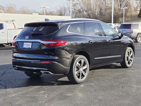 Used 2020 Buick Enclave Essence w/ Sport Touring Edition image 3