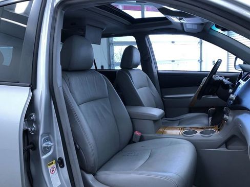 Used 2010 Toyota Highlander Limited AWD/4WD image 21