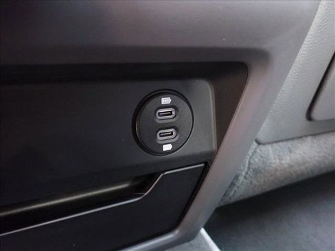 Used 2021 Porsche Cayenne image 12